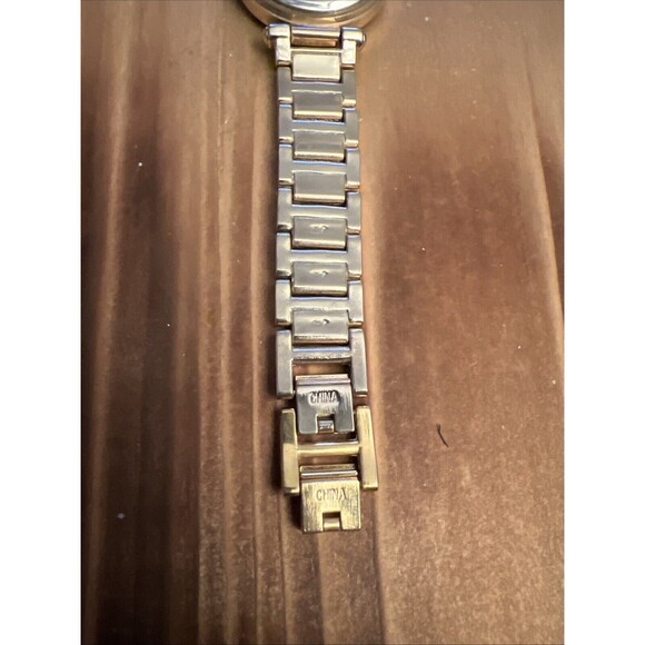 Generic Mother Of Pearl Gold Tone Ladies Watch New Battery - Picture 8 of 9